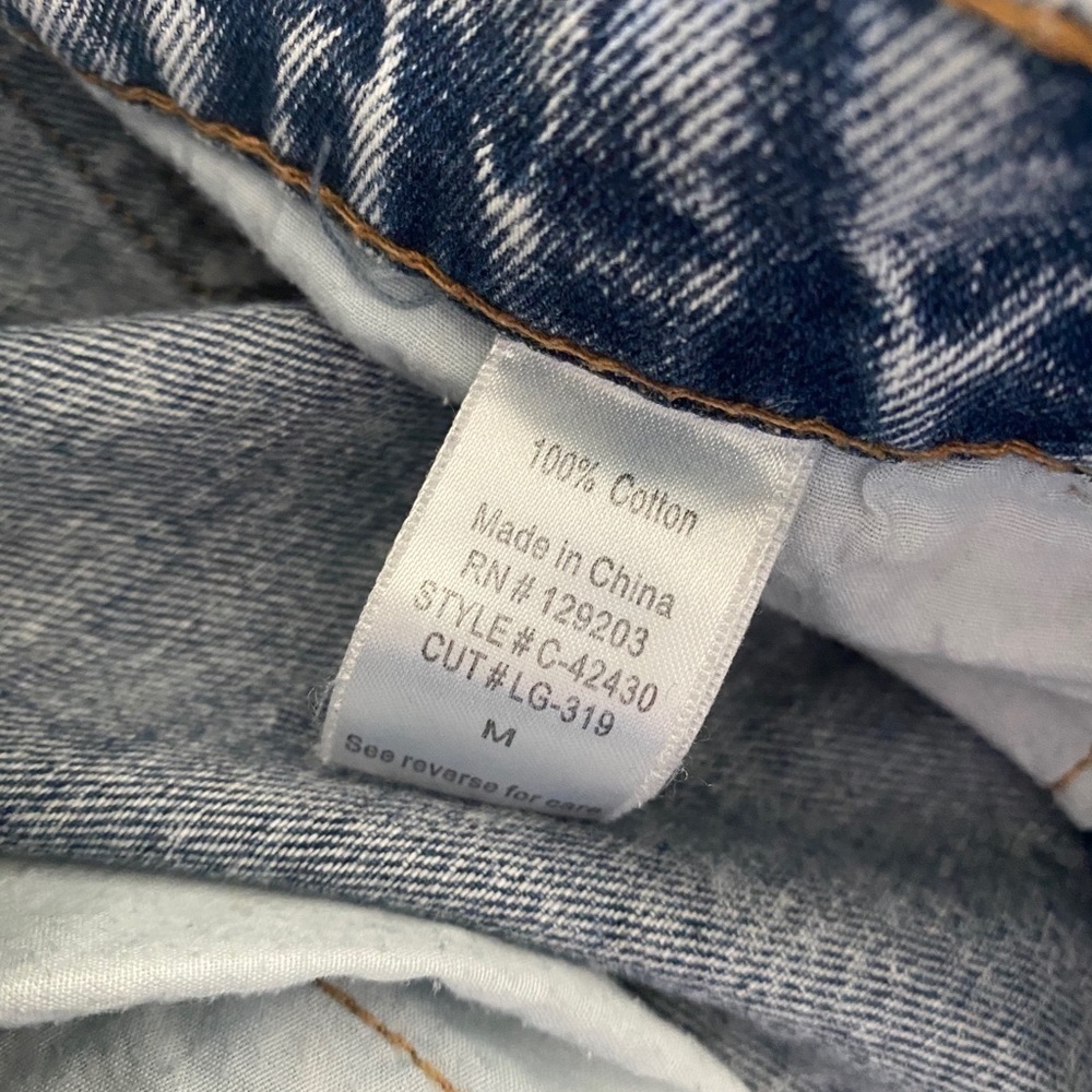 Cello Jeans Embroidered Distressed Cut Offs - Picture 6 of 6